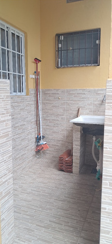 Casa Com 2 Quartos, 2 Banheiros, 2 Vagas Na Garagem