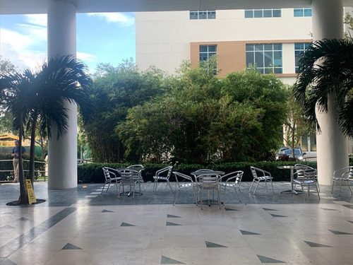 Imagen 4 de 6 de Local Con Renta En Miami - Aventura