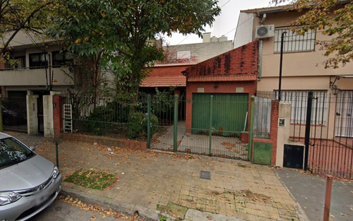 Lote Terreno Con Casa A Demoler En San Isidro Centro