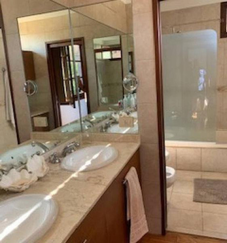 Gran Casa En Venta En San Diego , Moreno