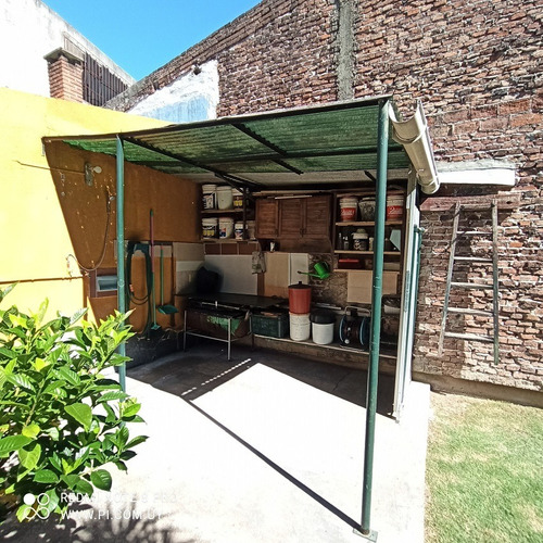 Imagen 11 de 14 de Venta Casa, Bella Italia, 1 Dormitorio, Garaje Y Jardín.