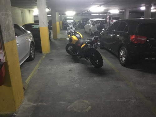 Cocheras Doble En Edificio Awwa