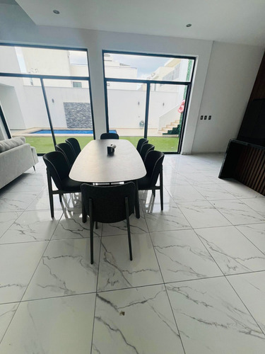 Casa En Venta En La Encomienda, Escobedo, Nuevo León Con Alberca Y Terrazas, 4 Recámaras, 3 Niveles, Alberca, Frente A Parque.