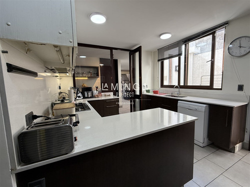 Casa En Venta De 6 Dorm. En Lo Barnechea