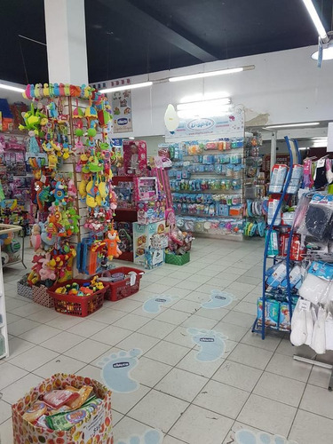Imagen 4 de 9 de Local Amplio Con Grande Vidriera - Fisherton - Rosario