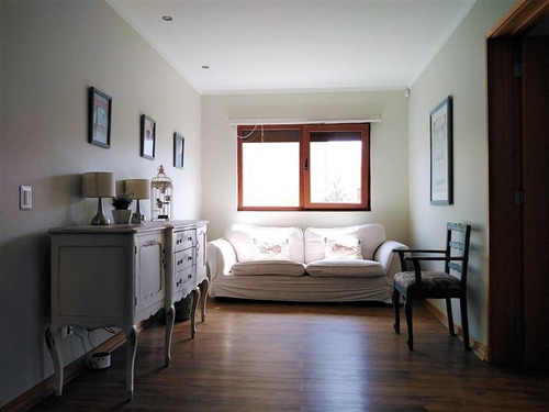Casa En Venta De 5 Dorm. En Lo Barnechea