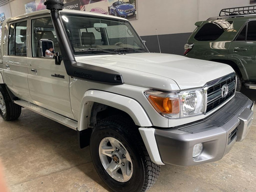 Imagen 4 de 12 de Toyota Macho Pick Up Hembra Land Cruiser Sincronico 4x4
