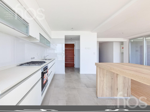 Venta Departamento De Dos Dormitorios Con Balcon, Cochera Y Amenities En Puerto Norte