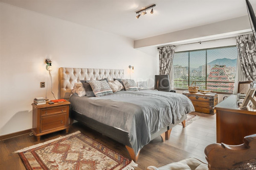 Departamento En Venta De 4 Dorm. 3 B 2 Estac. En Las Condes