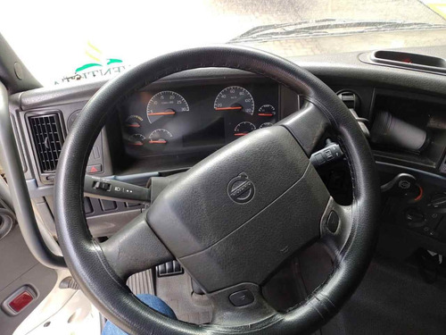Imagem 5 de 15 de Volvo Fh 400 Toco 4x2 2009 Motor Novo