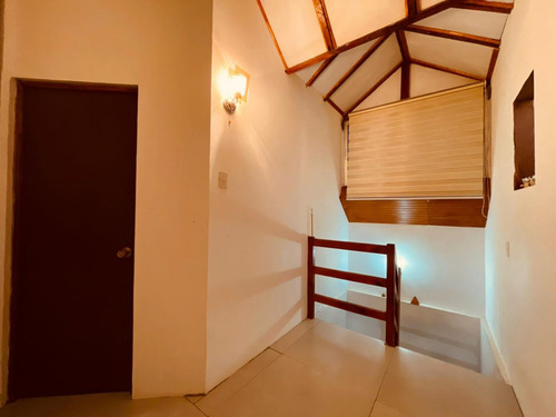 Casa Solida A Una Cuadra De Avenida Principal, Punta De Tra
