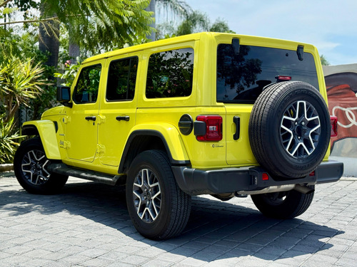 Jeep Wrangler 5p Unlimited Sahara L4/2.07/T Aut