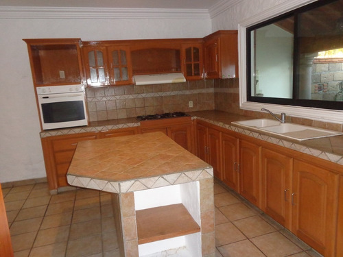 Casa En Renta Fraccionamiento Privado, En Lomas De Atzingo, Cuernavaca