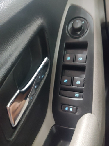 Imagen 12 de 15 de Chevrolet Tracker 1.8 Ltz+ Awd At 140cv 2015 Todo Terreno