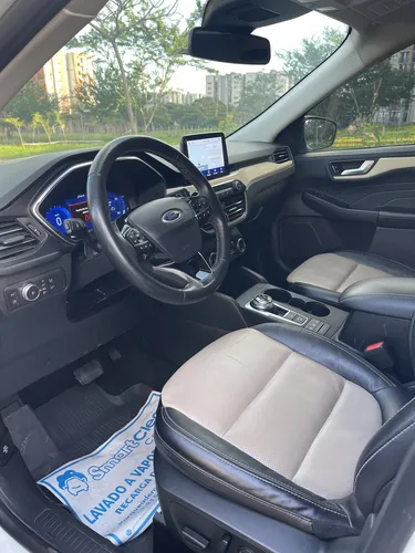 Ford Escape 2.500 Titanium híbrida