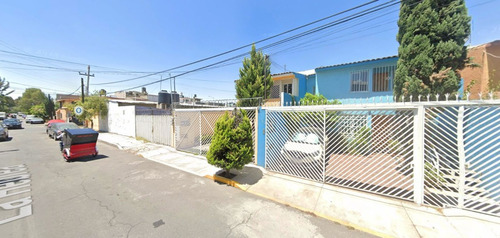 Casa 3 Recamaras, 2 Estacionamientos, 2 Baños.