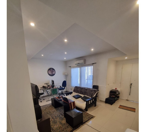 Imagen 10 de 18 de Duplex Con Excelente Ubicacion En El Centro De Canning!!! Con Patio Propio!!!