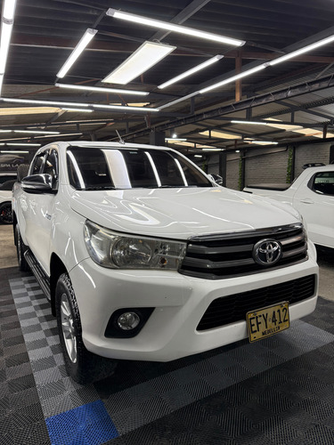 Toyota Hilux 2.7l MT 4x4