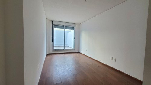 Imagen 9 de 13 de Venta Apartamento, 2 Dormitorios. Ciudad Vieja Con Patio.