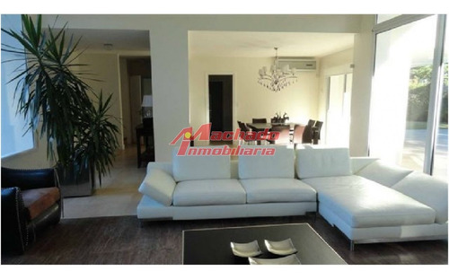 Casa En Punta Del Este, Mansa- Ref: 4429
