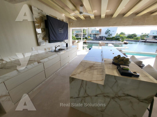 Casa En Venta, 5 Recámaras, Elevador, Remodelada Nueva, Amueblada,puerto Cancún.