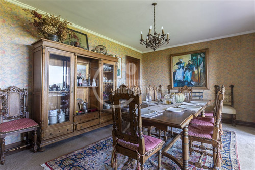 Casa En Venta De 6 Dorm. En Las Condes