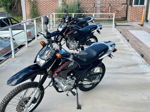 Imagen 2 de 14 de Okinoi R250 Enduro
