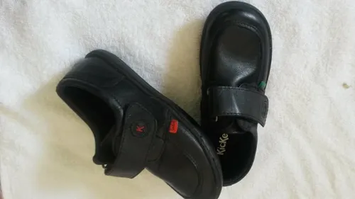 Bellos Zapatos Colegiales