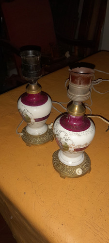 Par De Veladores Antiguos De Porcelana Con Dibujos Y Bronce Blanco (Usado)
