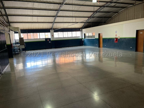 Ms: 24-23693, Vendemos Amplio Complejo Industrial En El Llanito. A=2.699m2, 10b, 7p.
