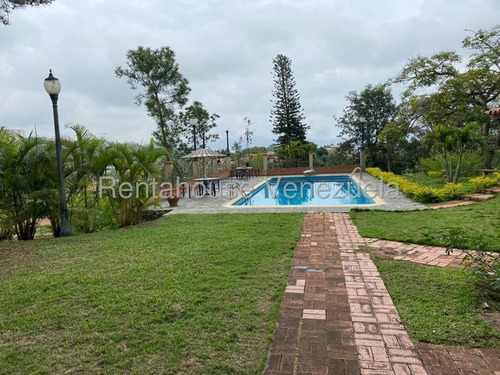 Tg Casa Colonial En Venta En Cumbres De Curumo, En Calle Cerrada Con Vista Al Ávila 24-11853 Ys