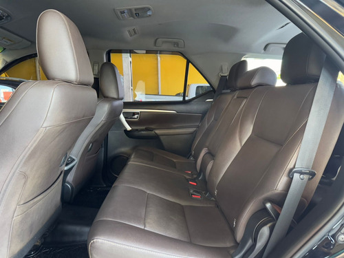 Toyota Hilux SW4 2.8 SRX 4X4 7 LUGARES 16V TURBO INTERCOOLER DIESEL 4P AUTOMÁTICO