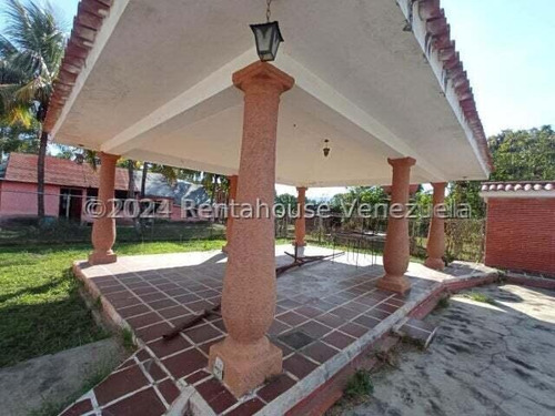 Amplia, Estilo Dúplex, 2.500 Mtrs De Terreno, Además, Cuenta Con Un Chalet De 170 Mtrs,, Canchas De Tenis Y De Usos Múltiples, Pinatero, Caney Y Parrillera. Todo Esto Dentro De Conjunto Privado