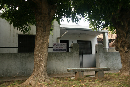 Casa 3 Amb + 2 Departamentos 2 Amb A Reciclar - Villa Tesei 
