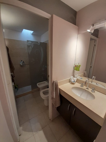 Hermoso Duplex , 2 Dormitorios , Cochera , Pileta , Quincho