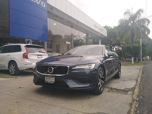 Imagen 1 de 12 de Volvo S60 Momentum 2020
