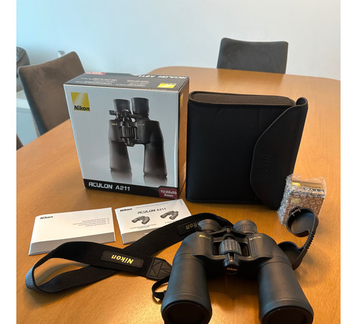 Nikon Binocular 8252 Aculon A211 10-22x50 Zoom  Negro