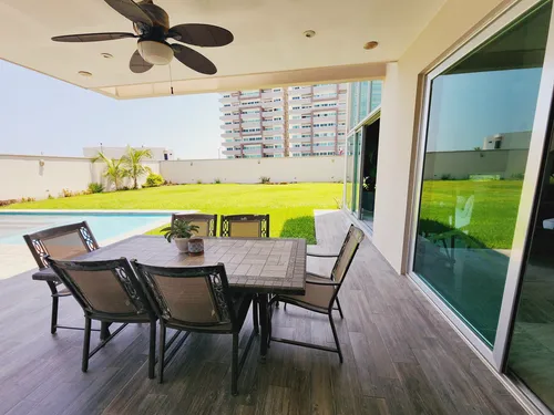 Residencia En Venta Con Terreno De 908 M2 Fracc Playas Del C