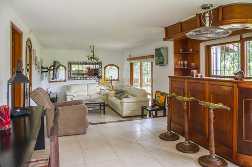 Casa Ubicada En Zona De Paz Y Tranquilidad.- Ref: 4528