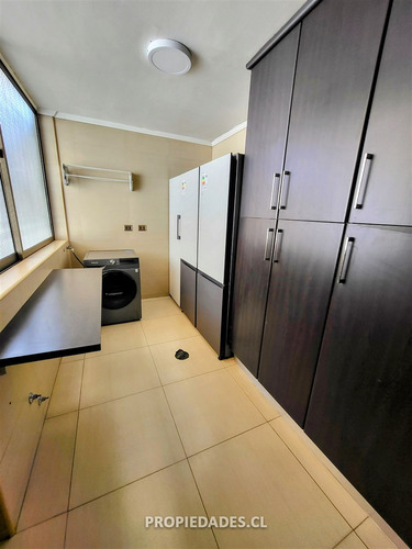 Casa En Venta De 5 Dorm. En Providencia Remodelada