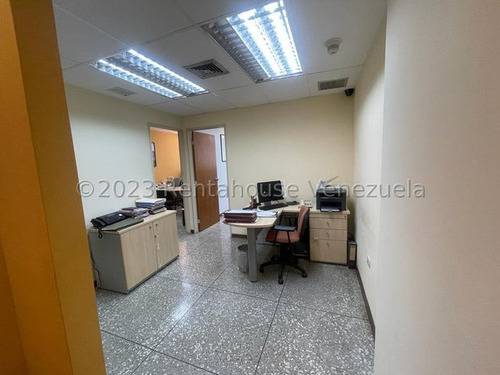 Amplia Oficina En Alquiler En La Trinidad. Yr