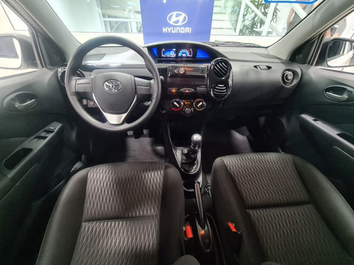 Imagem 10 de 10 de Toyota