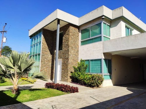 Casa En San Diego Conjunto Cerrado, Con Planta Eléctrica, Internet Satelital, Piscina. (kcl)