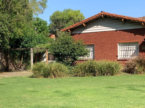 Imagen 2 de 30 de Venta De Quinta En Villa Luzuriaga Con Piscina
