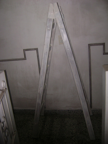Escalera De Madera Pintada,5 Escalones. Blanco. (Usado)