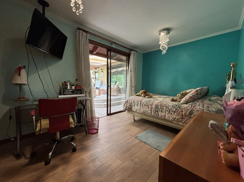 Gran Casa Con Terreno De 2016 M2 En Excelente Ubicación