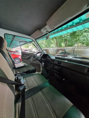 Imagen 16 de 18 de Mitsubishi L300