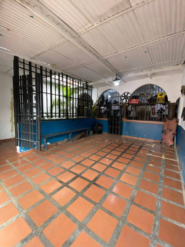 Venta Casa Con Local Comercial En Av Michelena Sector Candelaria
