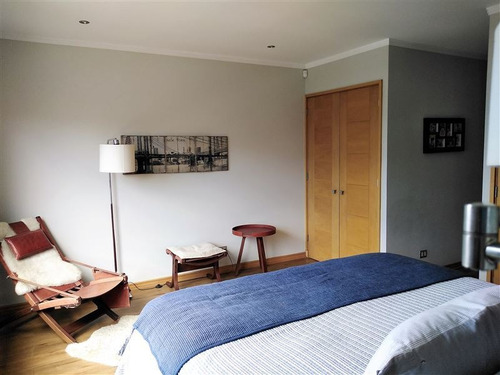 Casa En Venta De 5 Dorm. En Lo Barnechea
