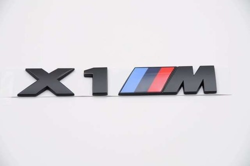 Imagen 5 de 9 de Emblema Bmw X1 M Cajuela Medida 14.5 X 2.5 Cms Negro O Cromo